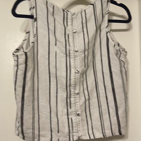 Banana Republic black and white, button back, tank - Picture 3 of 3